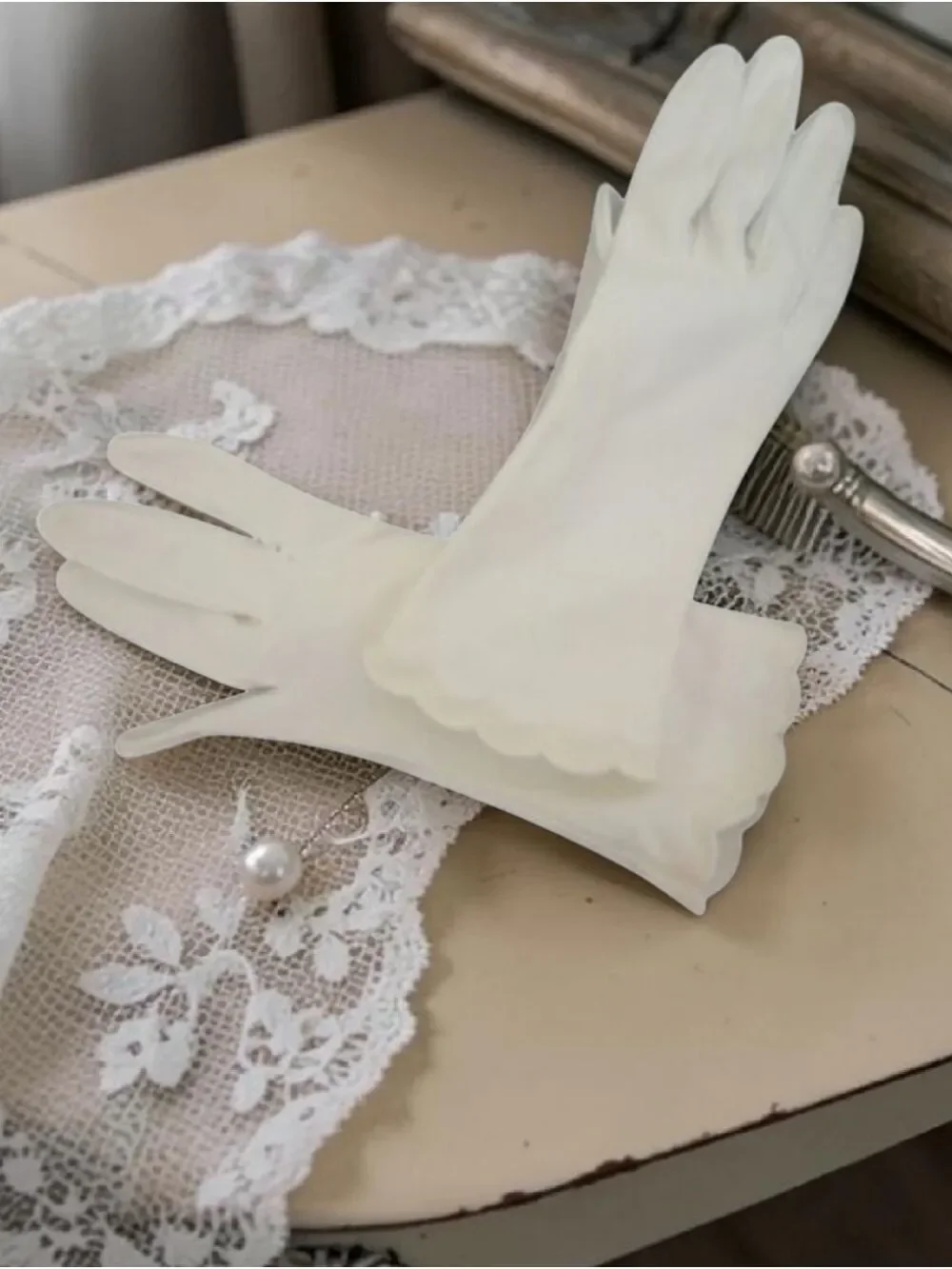 Vintage 1960s Fownes Doette Deluxe White Cotton Gloves 6.5 Original Packaging